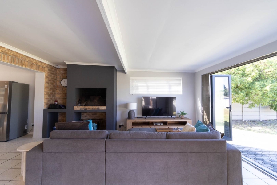 To Let 3 Bedroom Property for Rent in Sandbaai Western Cape